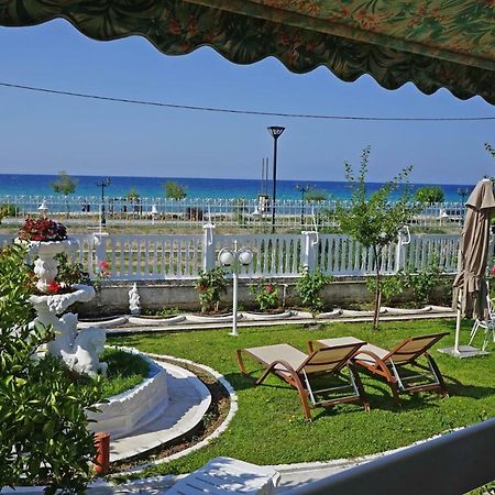 Villa Fofo - Beautiful Sea Front Villa With 650M2 Garden Nea Kallikrateia Bagian luar foto