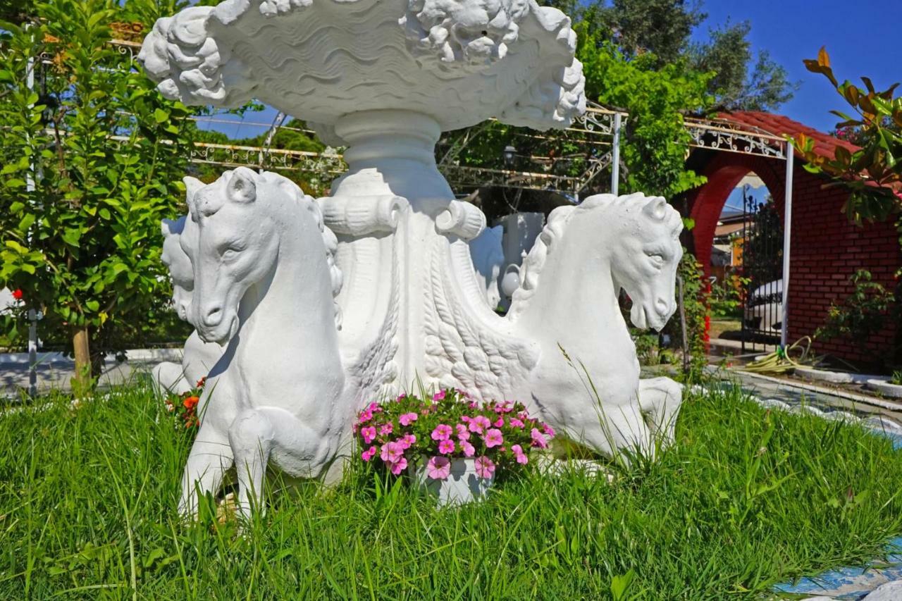 Villa Fofo - Beautiful Sea Front Villa With 650M2 Garden Nea Kallikrateia Bagian luar foto
