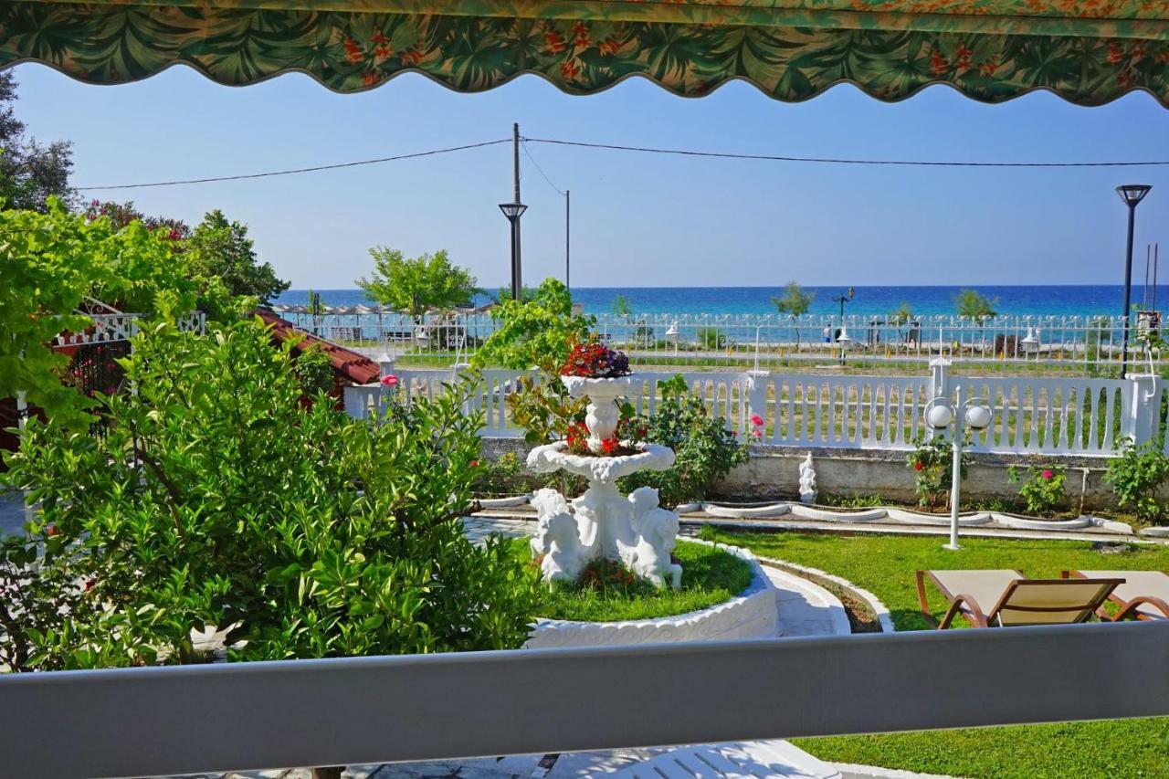 Villa Fofo - Beautiful Sea Front Villa With 650M2 Garden Nea Kallikrateia Bagian luar foto