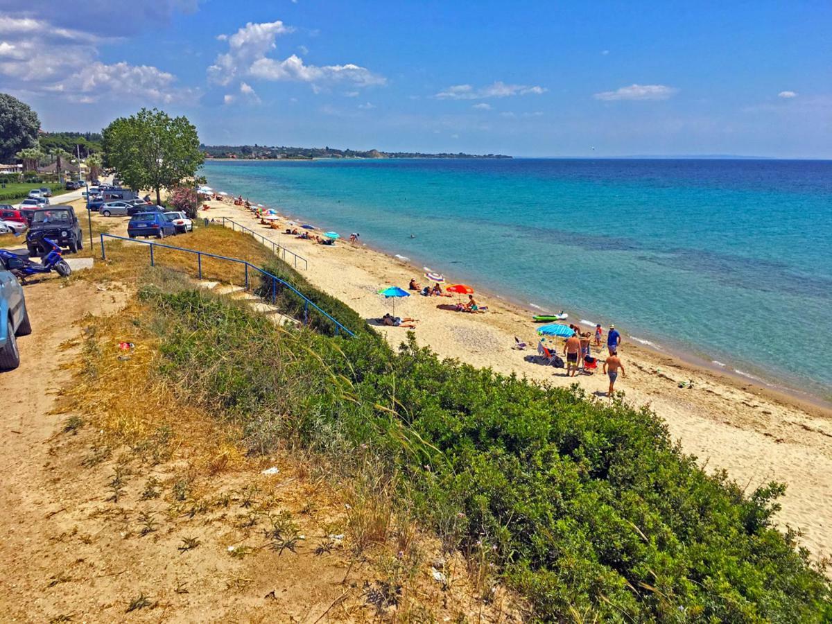 Villa Fofo - Beautiful Sea Front Villa With 650M2 Garden Nea Kallikrateia Bagian luar foto