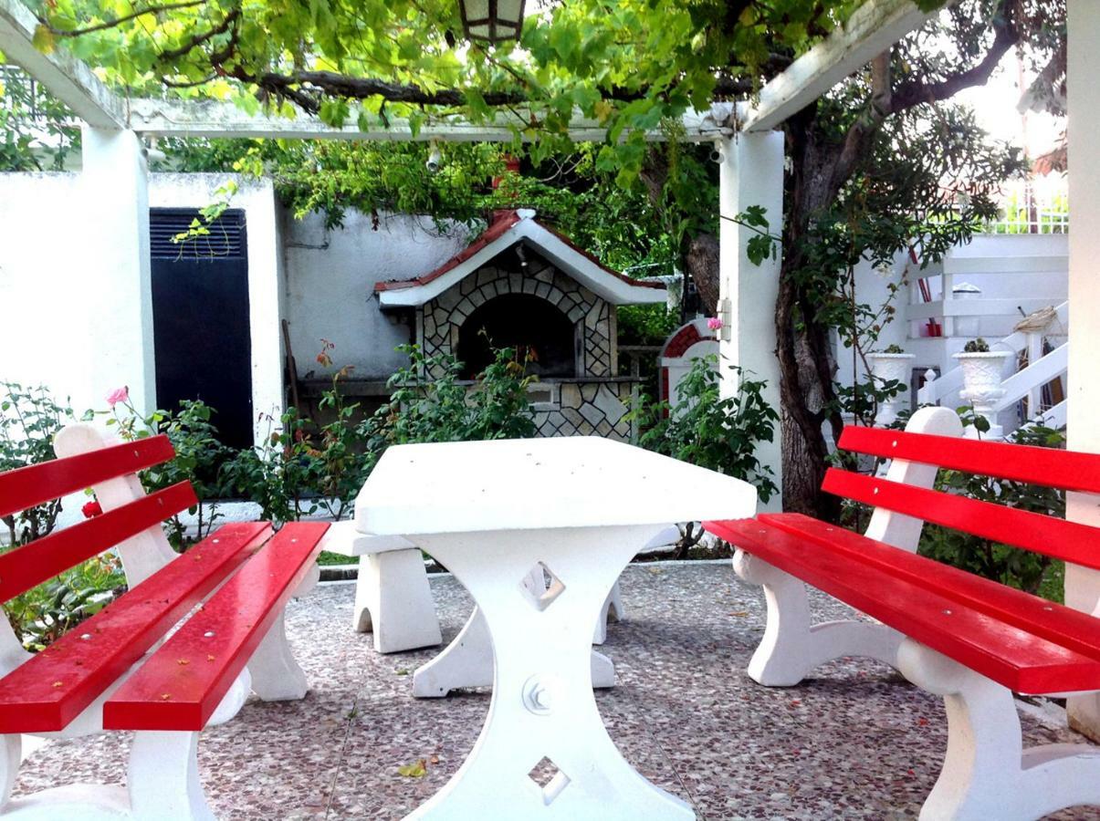 Villa Fofo - Beautiful Sea Front Villa With 650M2 Garden Nea Kallikrateia Bagian luar foto