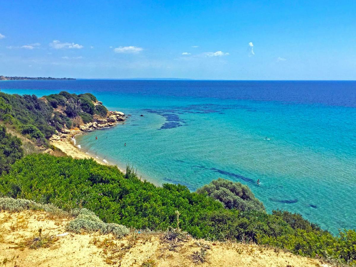 Villa Fofo - Beautiful Sea Front Villa With 650M2 Garden Nea Kallikrateia Bagian luar foto