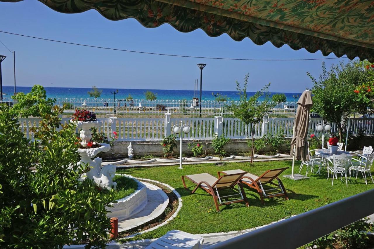 Villa Fofo - Beautiful Sea Front Villa With 650M2 Garden Nea Kallikrateia Bagian luar foto